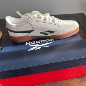 BNIB Reebok Club C Revenge Vintage Leather Sneaker w/ Green Stripes and Gum Sole